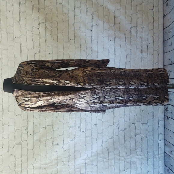 Size Large Mock Neck Reptile Print Dress with 2 Side Splits - Picture 8 of 9